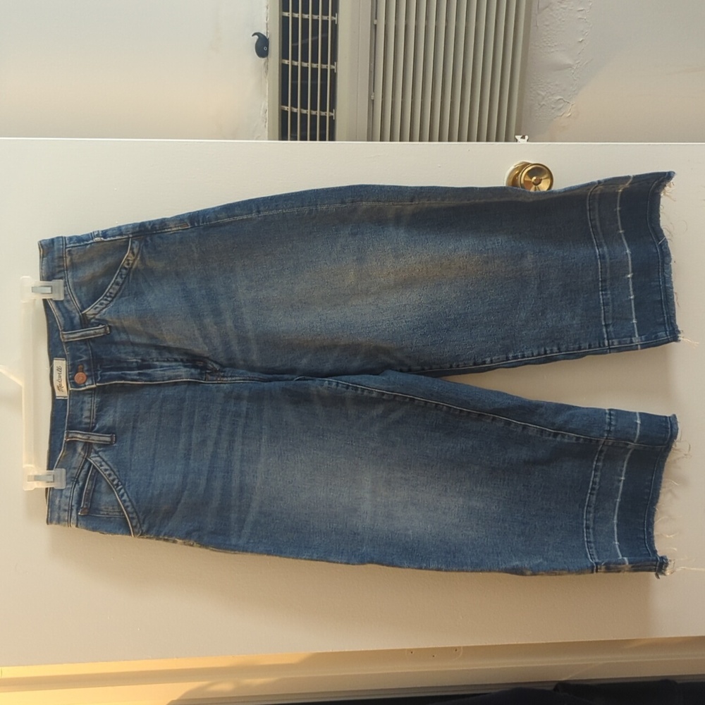 Wide Leg Crop Jeans w/ Distressed Hem